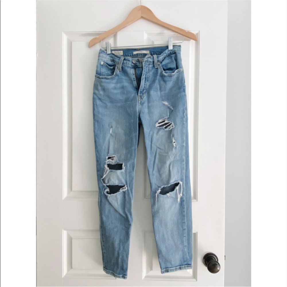 Levi’s Mom Jeans Medium Wash Size 27